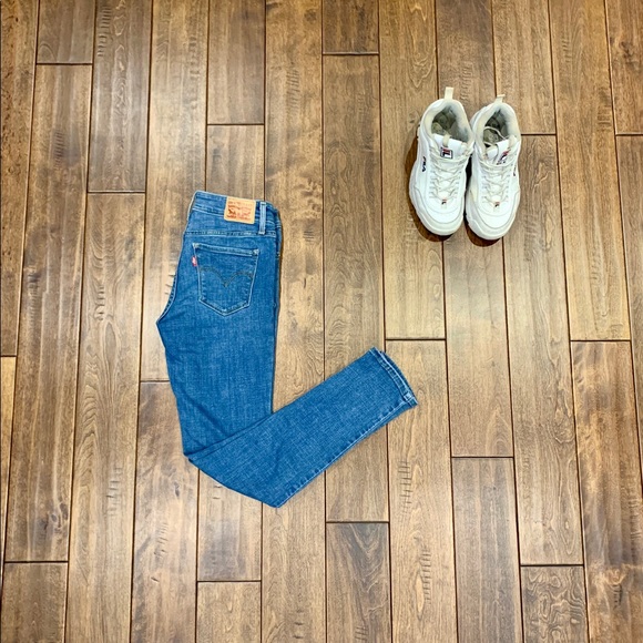 711 Skinny Levi’s 👖✨ - Picture 2 of 7